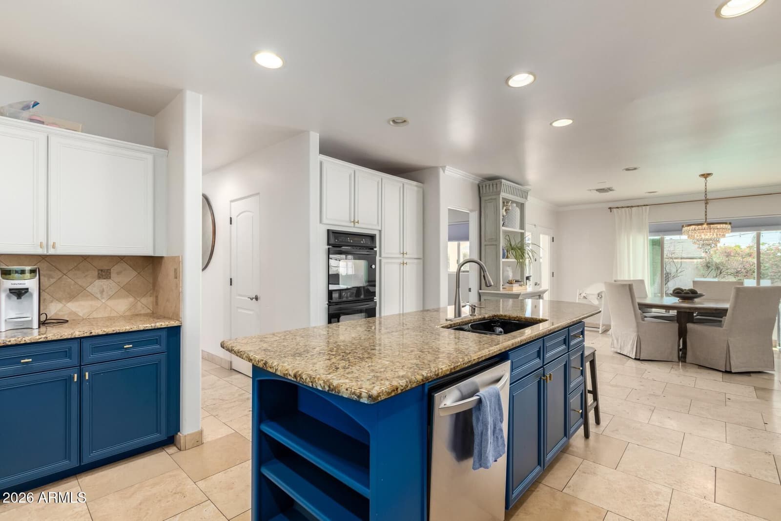 5555 E Monterosa Street, Phoenix, AZ 85018 — photo 9 of 28