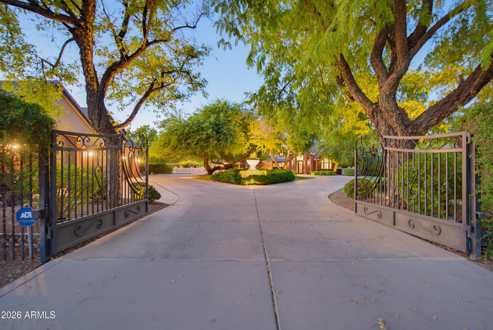 7060 W Surrey Avenue, Peoria, AZ 85381 — photo 3 of 108