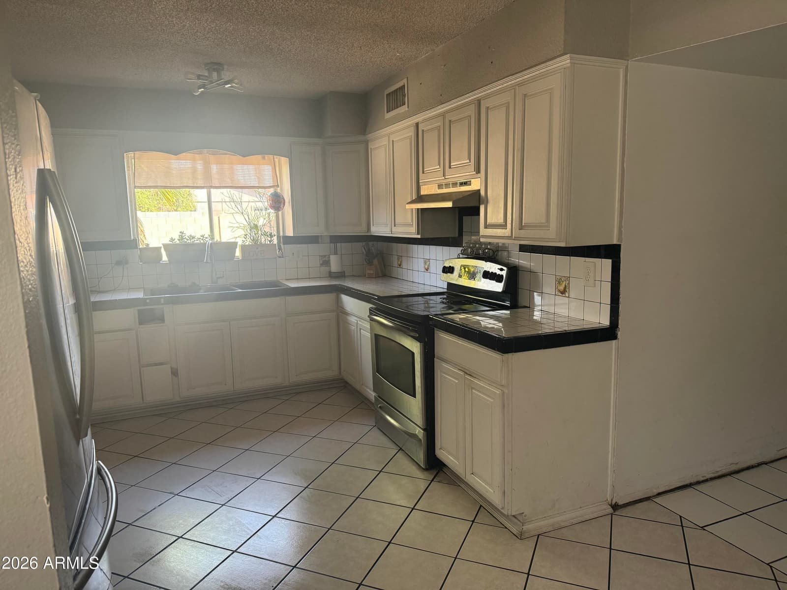 5614 W Monte Vista Road, Phoenix, AZ 85035 — photo 5 of 19
