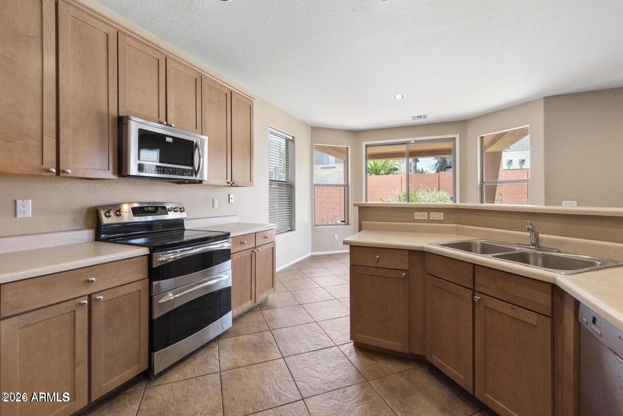 18466 W Westfall Way, Surprise, AZ 85374 — photo 4 of 20