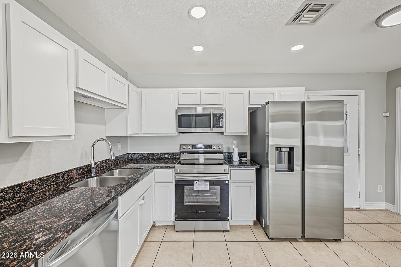 1011 N 61st Drive, Phoenix, AZ 85043 — photo 10 of 27