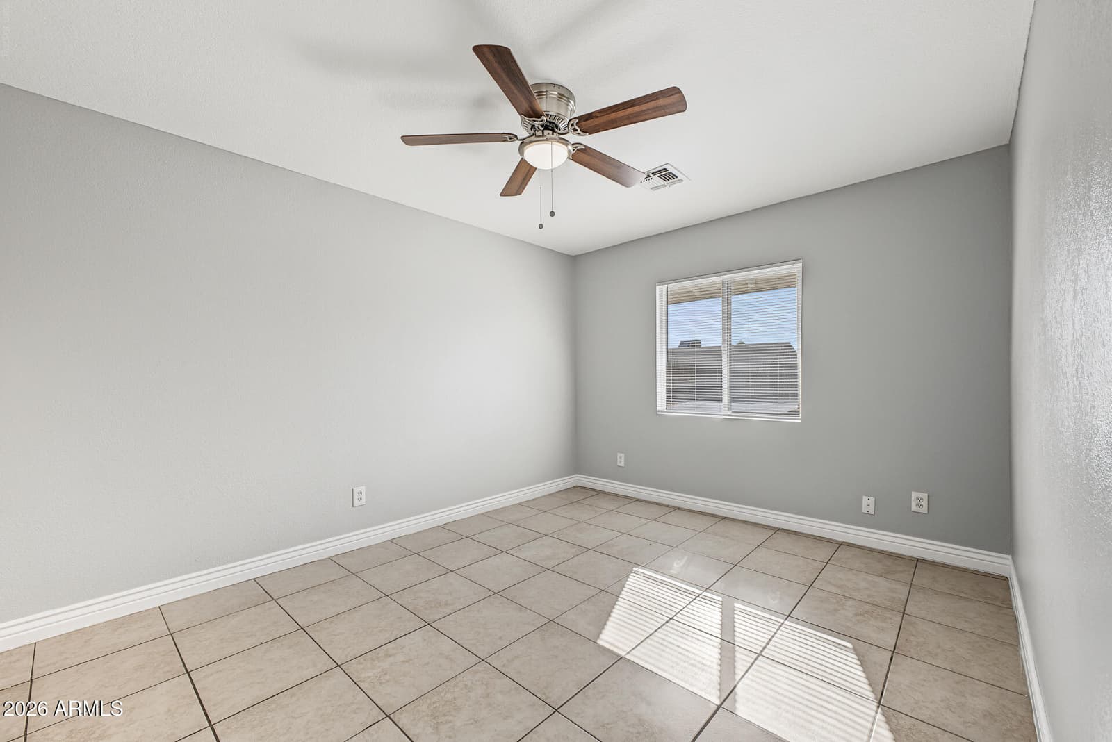 1011 N 61st Drive, Phoenix, AZ 85043 — photo 11 of 27