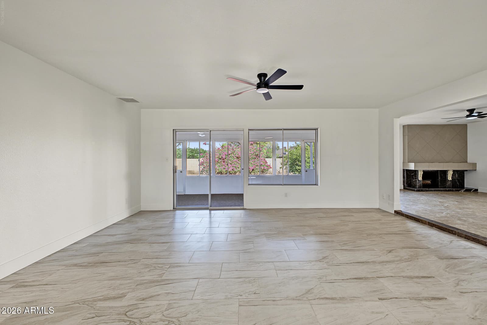 11429 S Pawnee Circle, Phoenix, AZ 85044 — photo 7 of 33