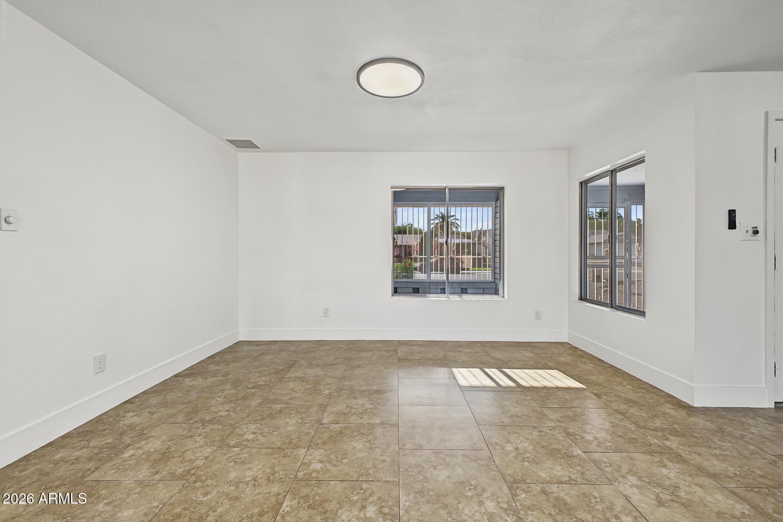 11429 S Pawnee Circle, Phoenix, AZ 85044 — photo 11 of 33