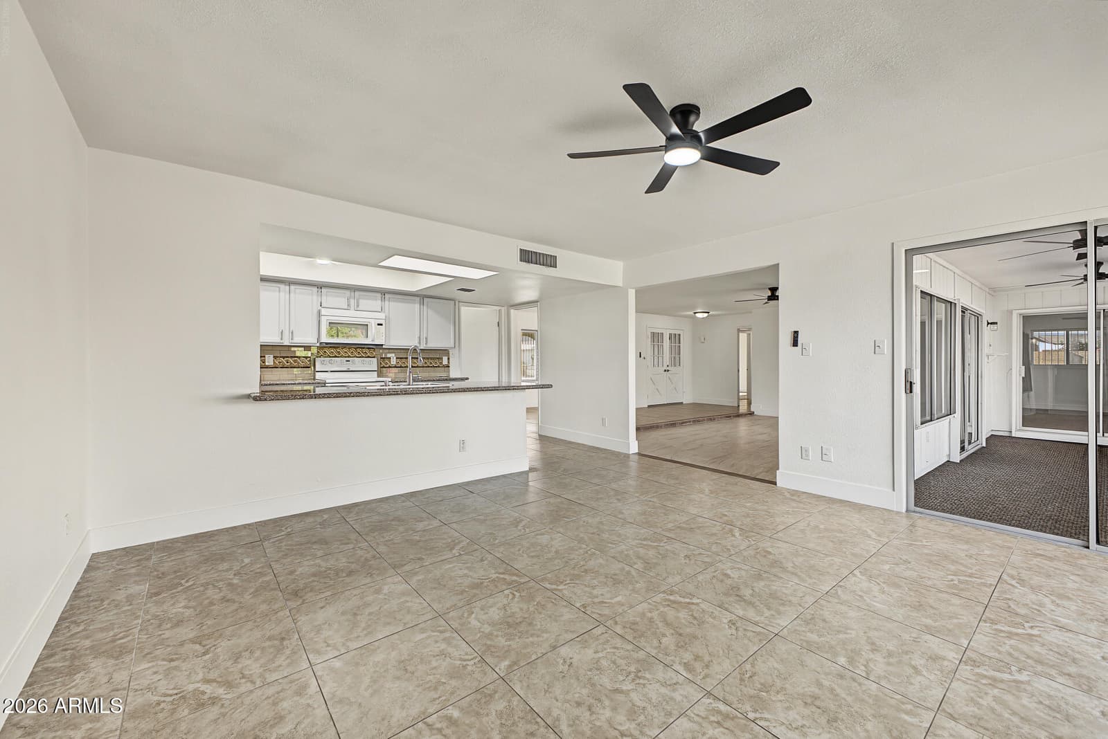 11429 S Pawnee Circle, Phoenix, AZ 85044 — photo 13 of 33