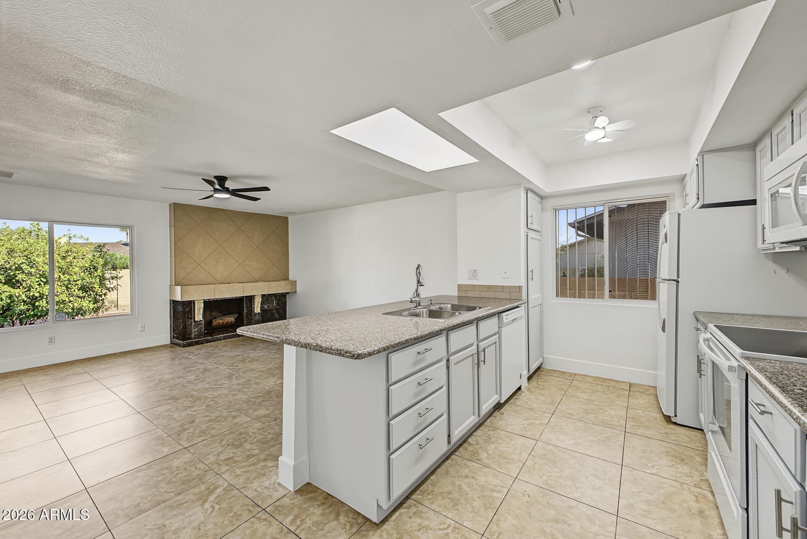 11429 S Pawnee Circle, Phoenix, AZ 85044 — photo 16 of 33