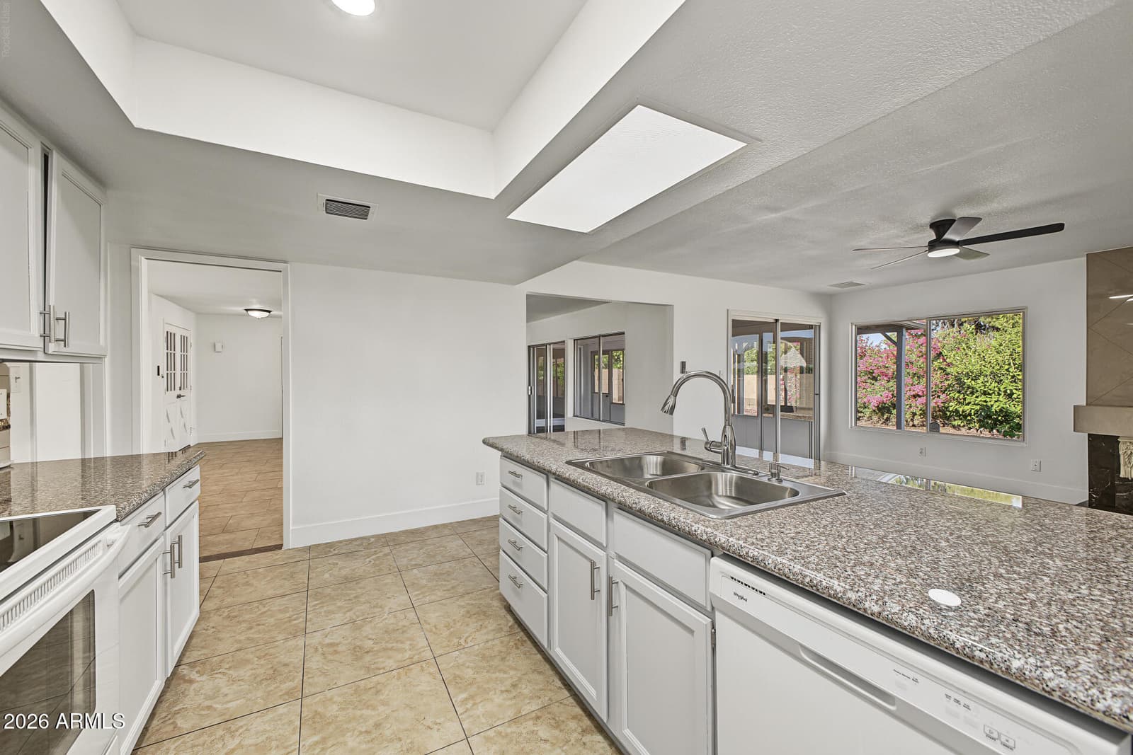 11429 S Pawnee Circle, Phoenix, AZ 85044 — photo 18 of 33