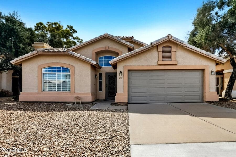 627 E Shannon Street, Chandler, AZ 85225 — photo 1 of 17