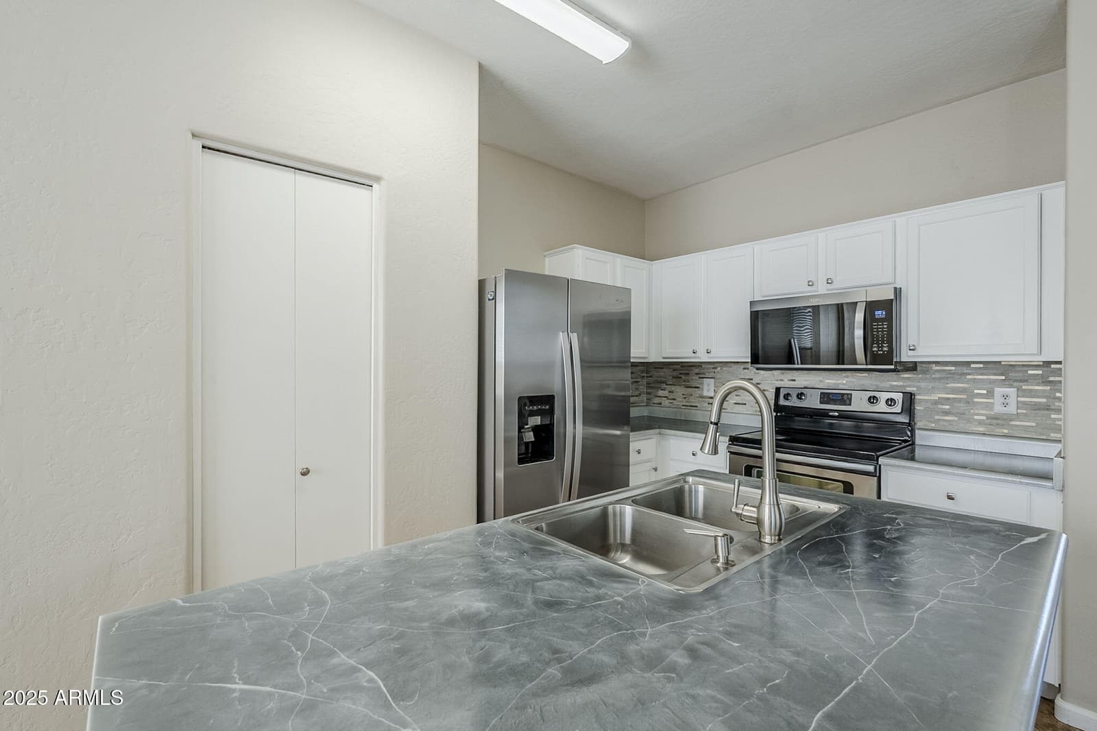3024 S 101ST Avenue, Tolleson, AZ 85353 — photo 17 of 45