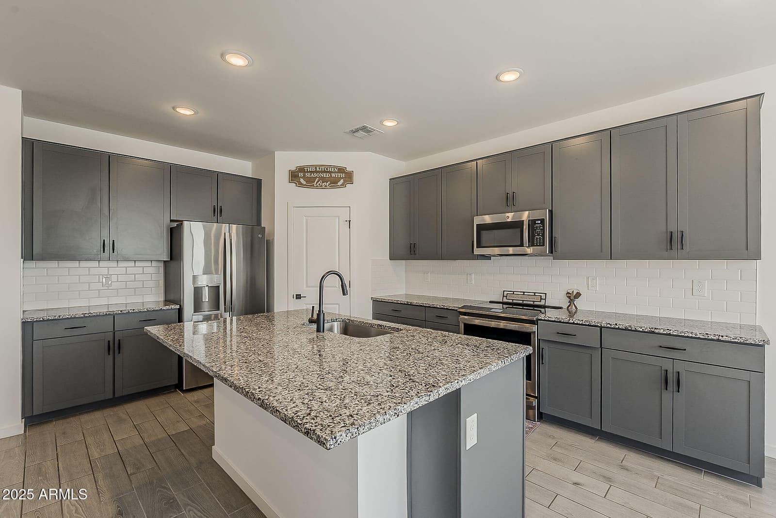 7403 W STATE Avenue, Glendale, AZ 85303 — photo 10 of 51