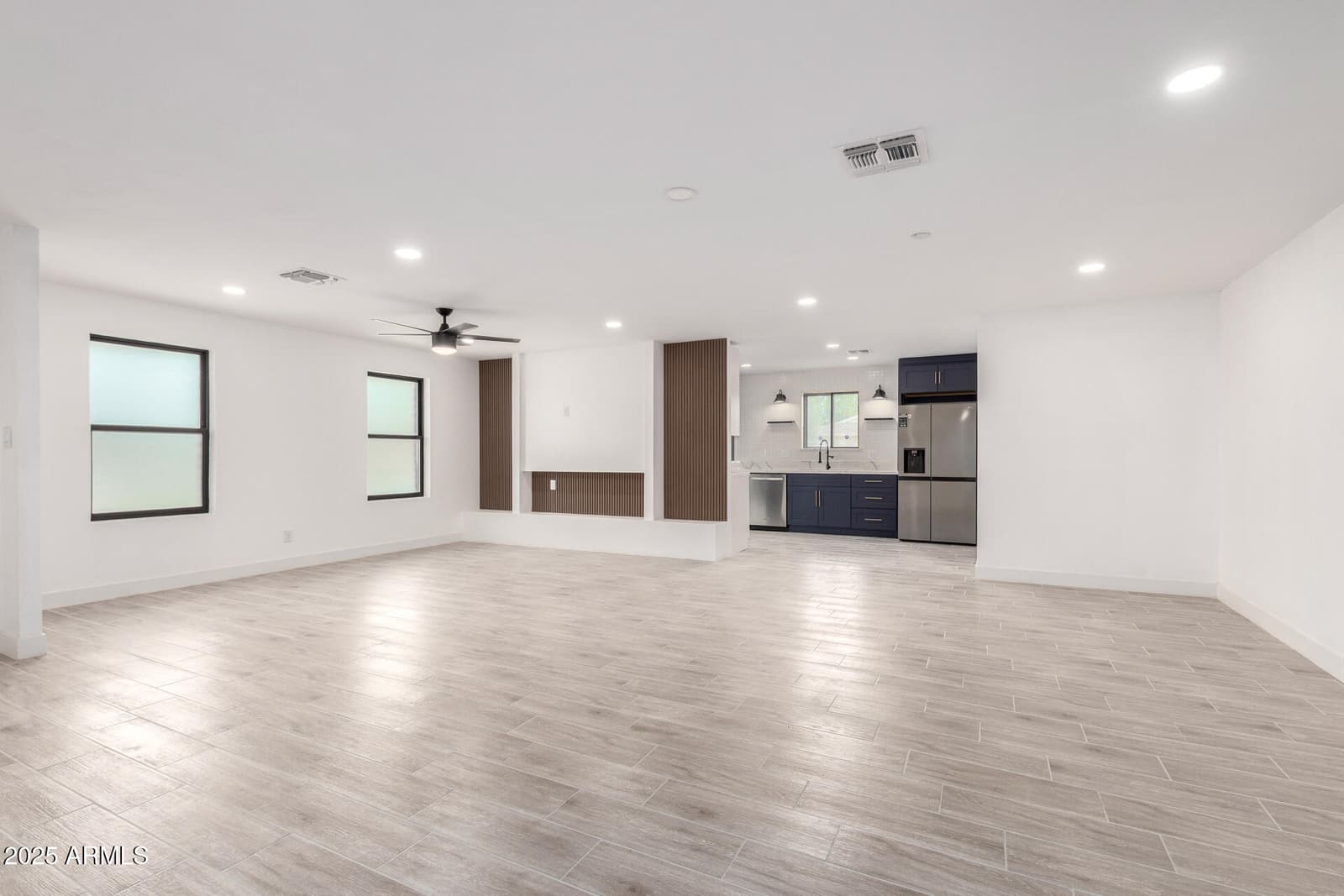8104 N 45th Avenue, Glendale, AZ 85302 — photo 12 of 48