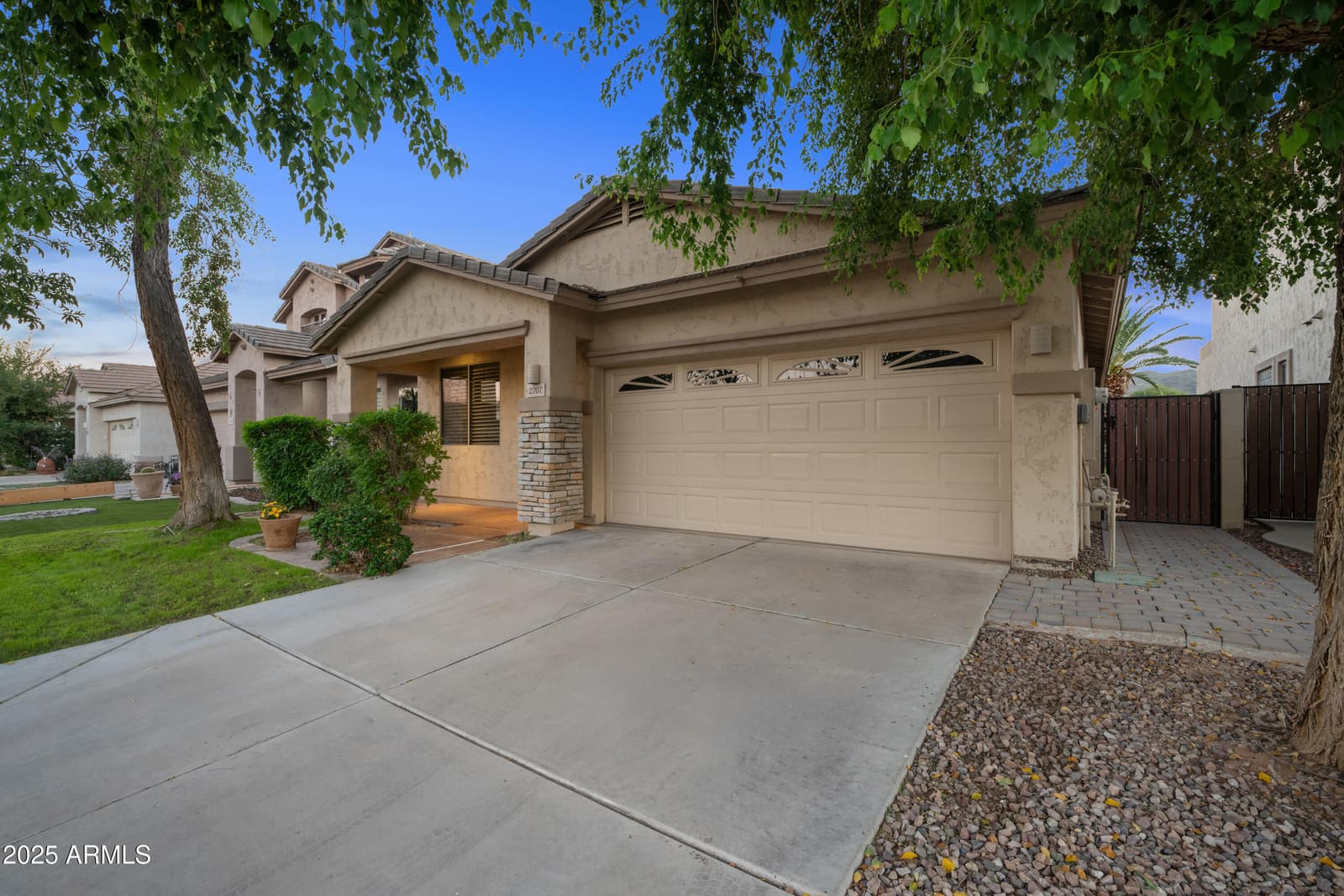 2707 E DARREL Road, Phoenix, AZ 85042 — photo 10 of 41