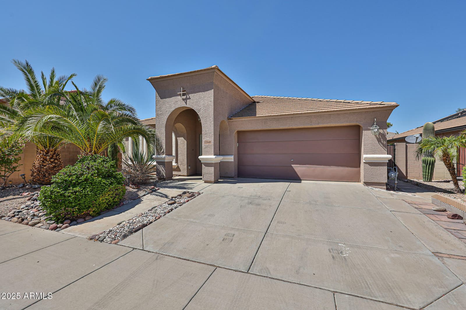 17648 W VOLTAIRE Street, Surprise, AZ 85388 — photo 3 of 50
