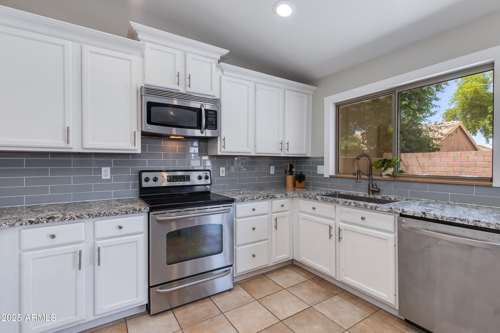 7346 E NARANJA Avenue, Mesa, AZ 85209 — photo 10 of 30