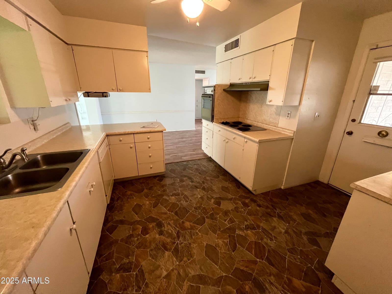 10801 W CLAIR Drive, Sun City, AZ 85351 — photo 7 of 17