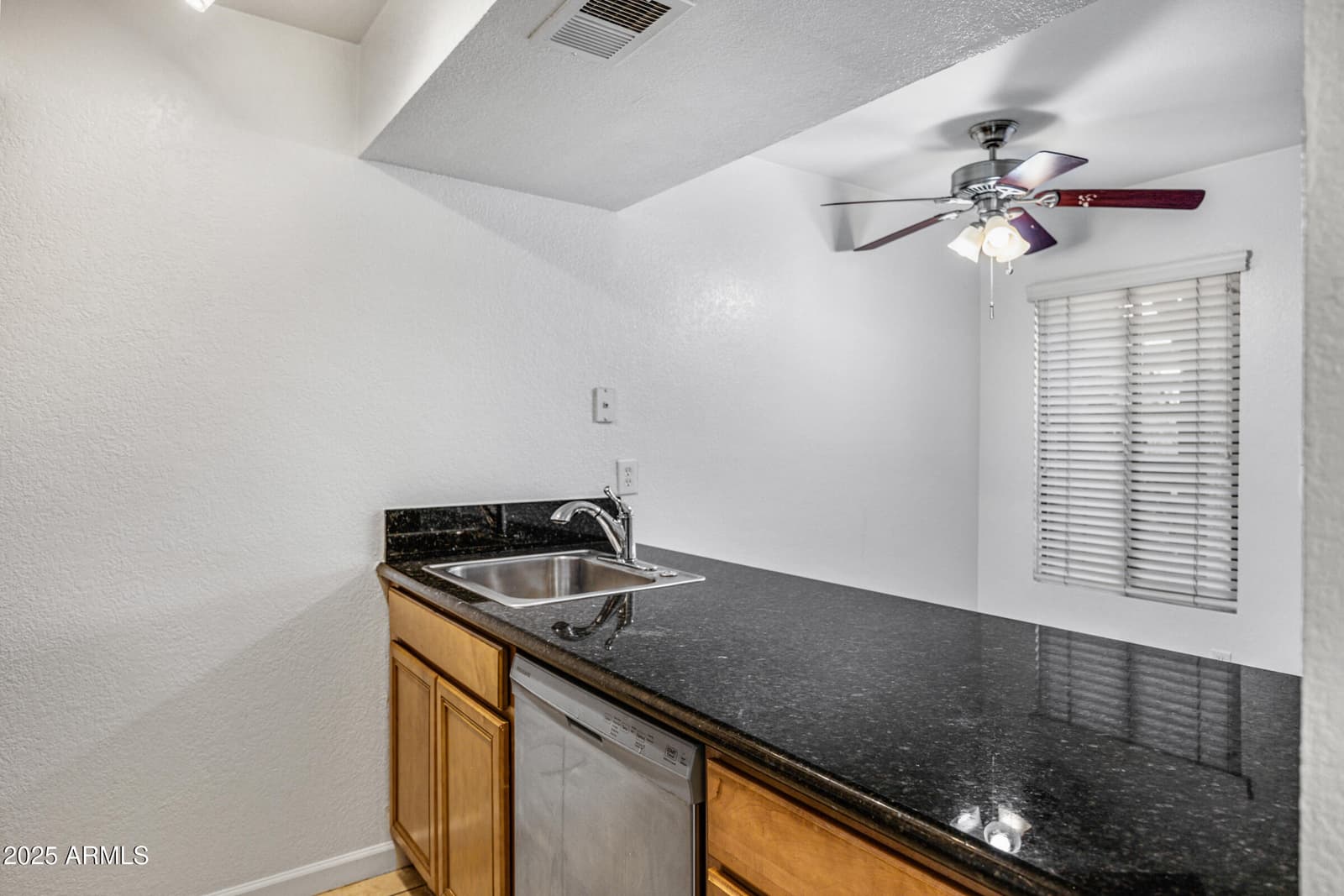 1241 N 48TH Street 114, Phoenix, AZ 85008 — photo 8 of 18