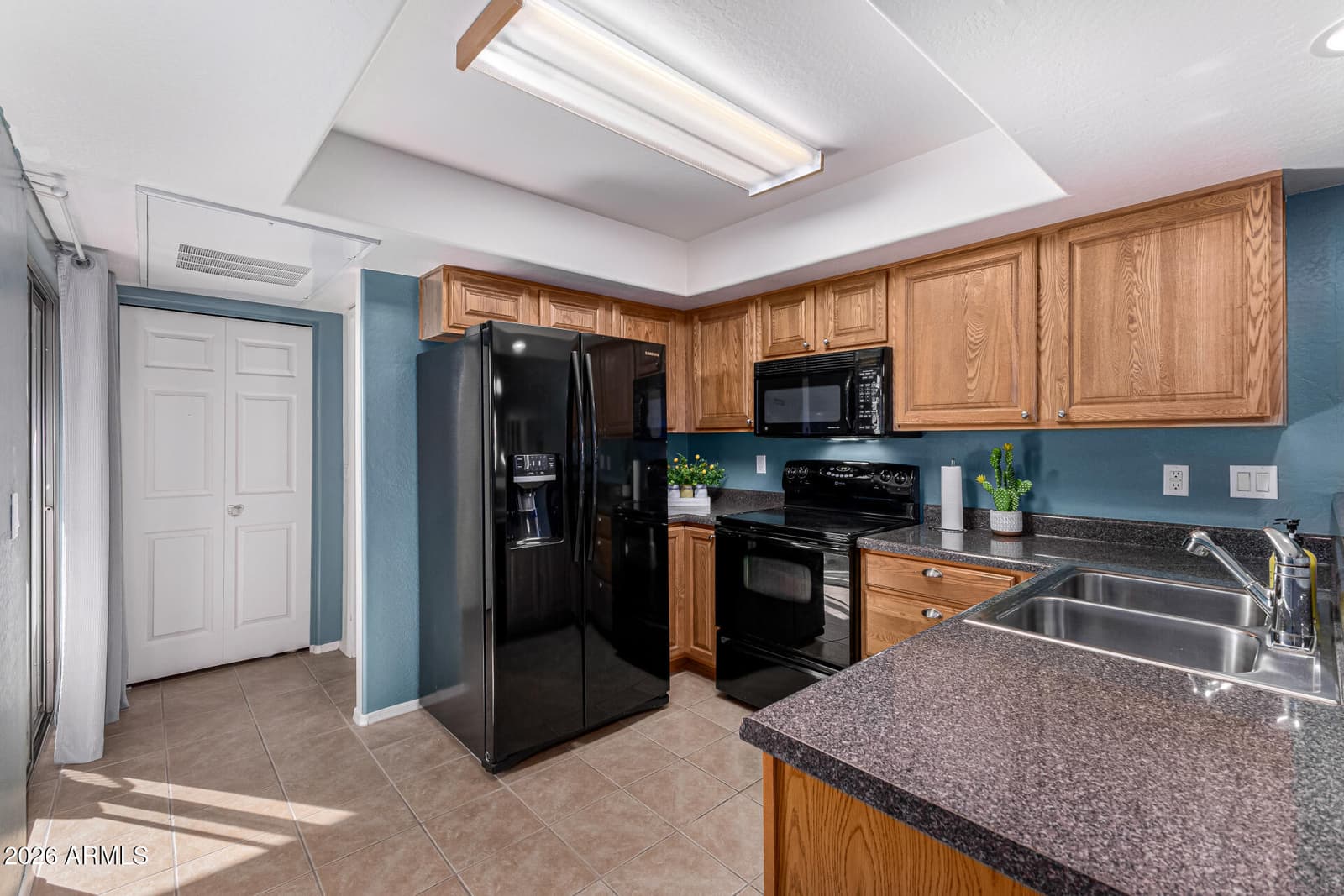 537 S DELAWARE Drive 221, Apache Junction, AZ 85120 — photo 8 of 31