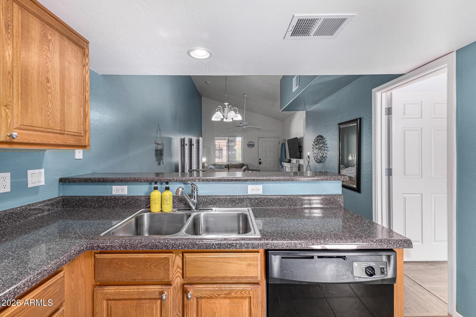 537 S DELAWARE Drive 221, Apache Junction, AZ 85120 — photo 10 of 31
