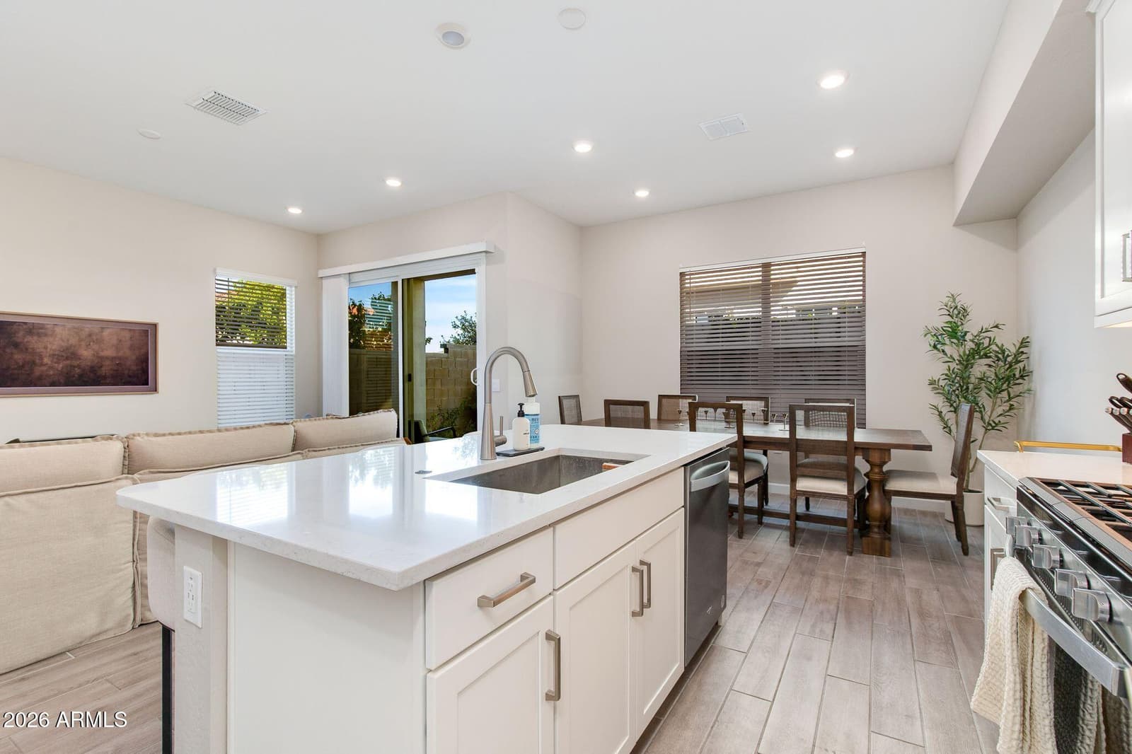 5010 E ANDERSON Drive, Scottsdale, AZ 85254 — photo 7 of 14