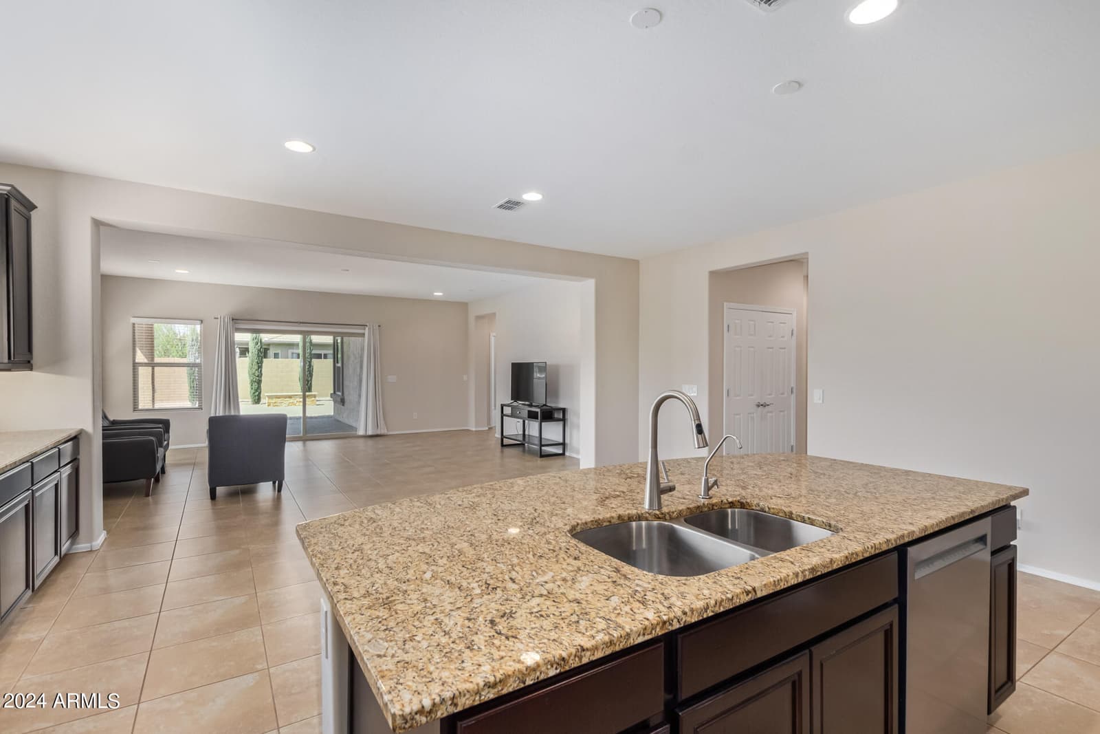 10912 E TUMBLEWEED Avenue, Mesa, AZ 85212 — photo 14 of 35