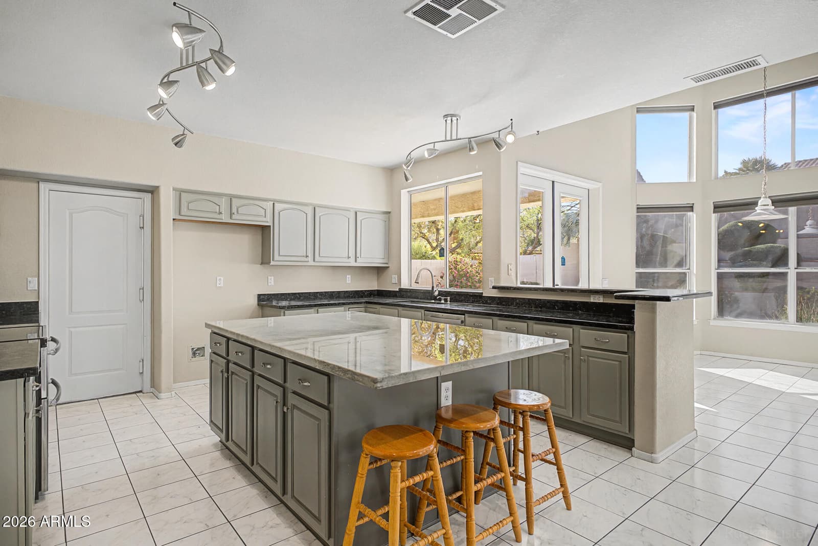 1739 E Monte Cristo Avenue, Phoenix, AZ 85022 — photo 4 of 35