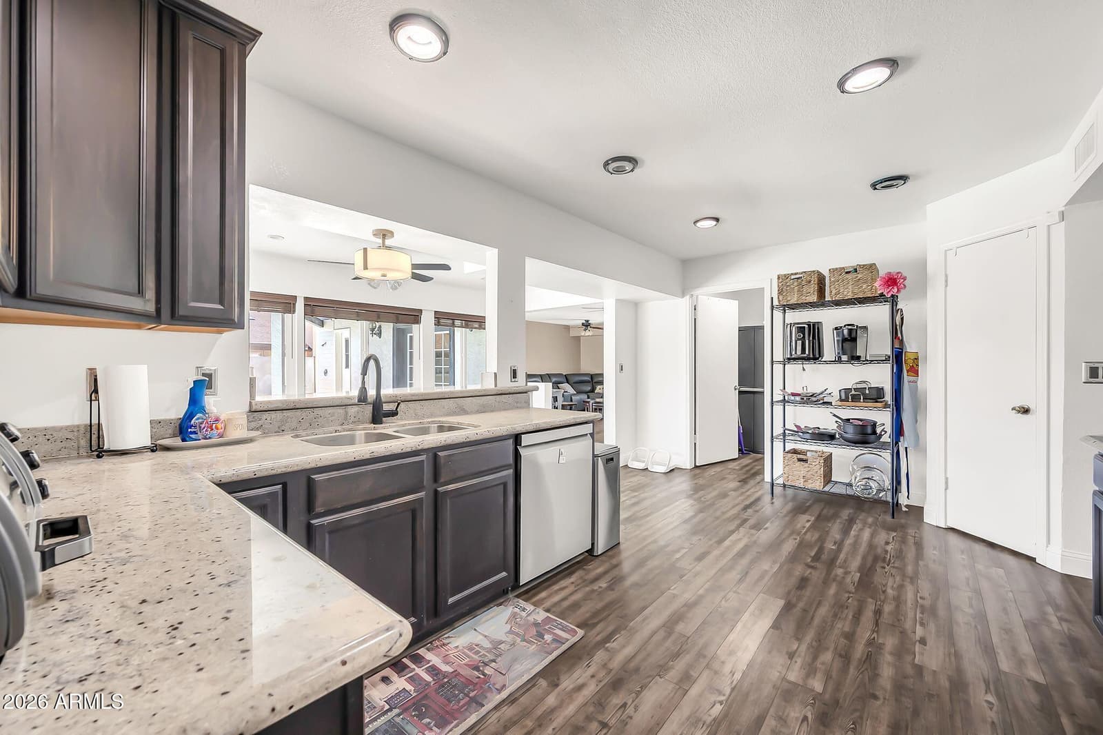 3609 W WHITTEN Street, Chandler, AZ 85226 — photo 10 of 60