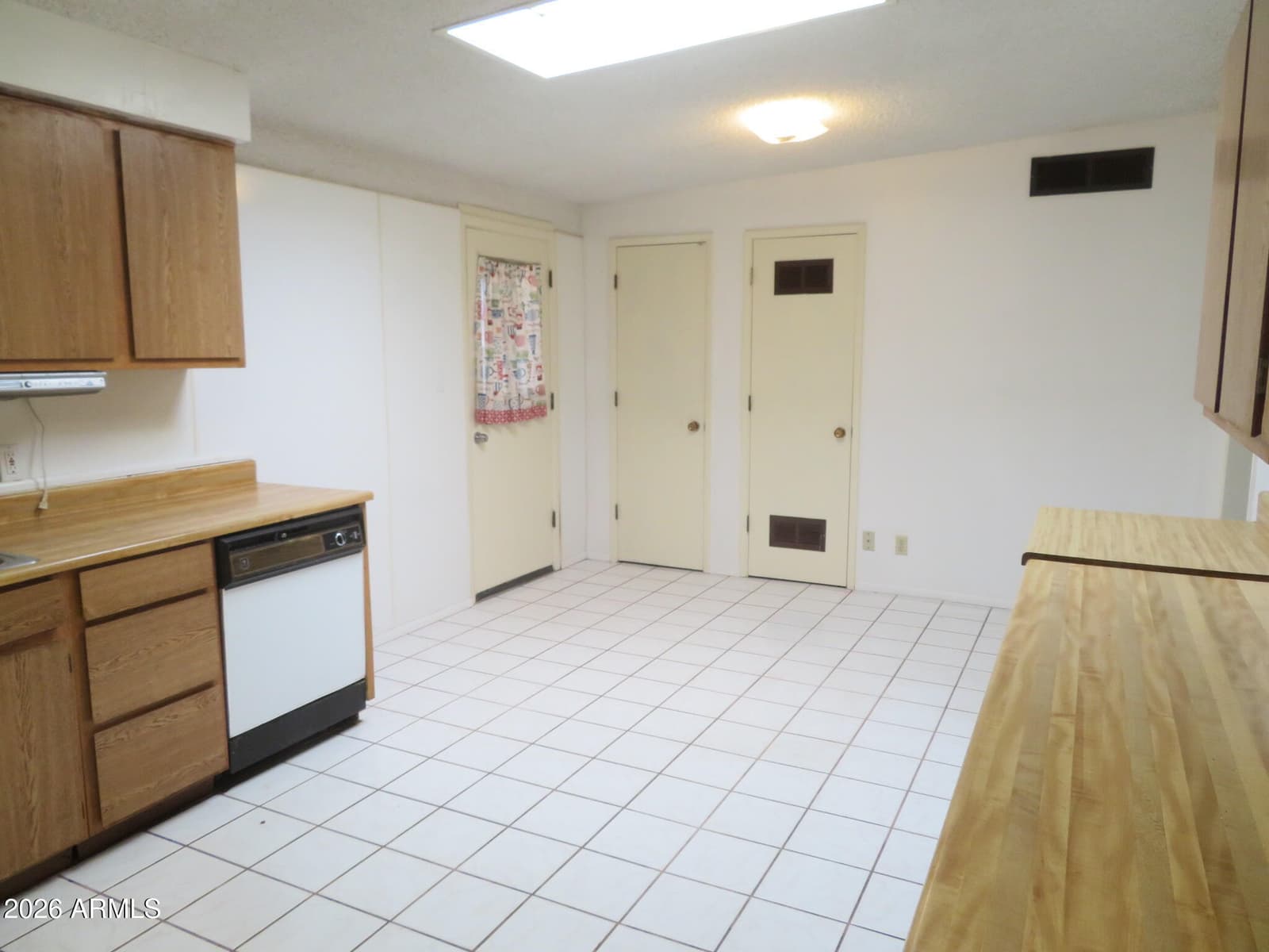 211 Dragoon Street, Huachuca City, AZ 85616 — photo 2 of 33