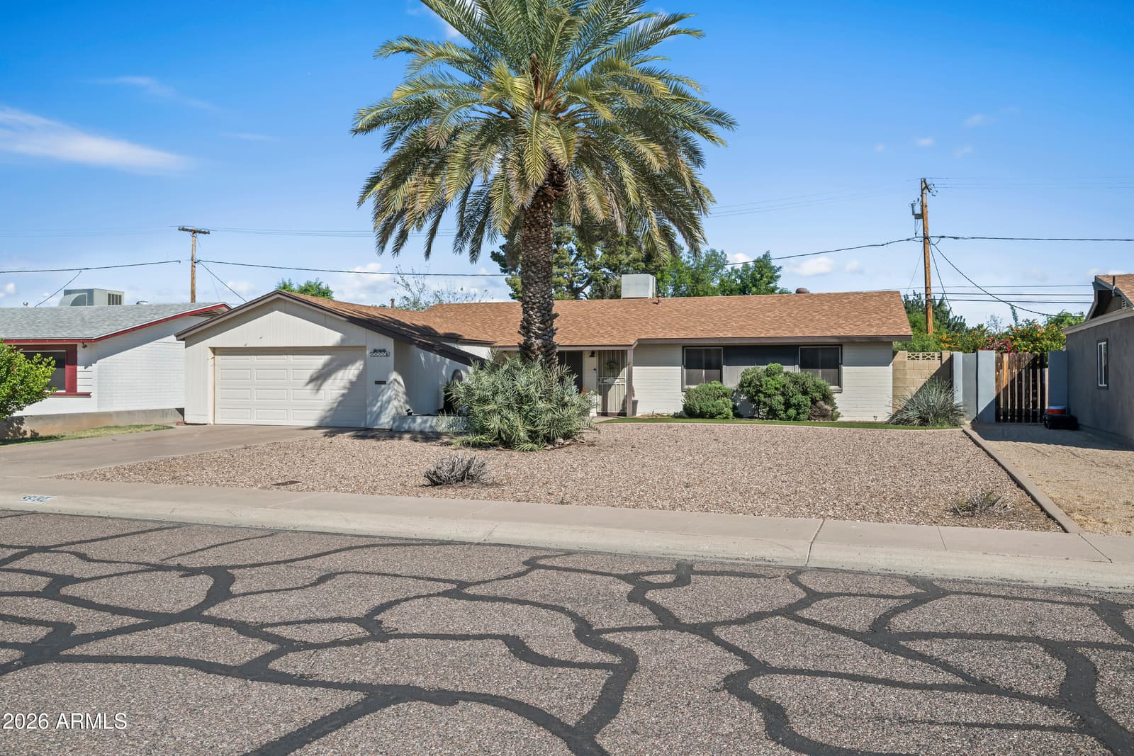 3934 W Myrtle Avenue, Phoenix, AZ 85051 — photo 4 of 39