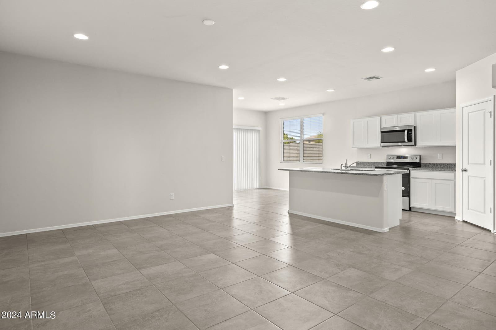 1351 W SHANNONS Way, Coolidge, AZ 85128 — photo 5 of 33