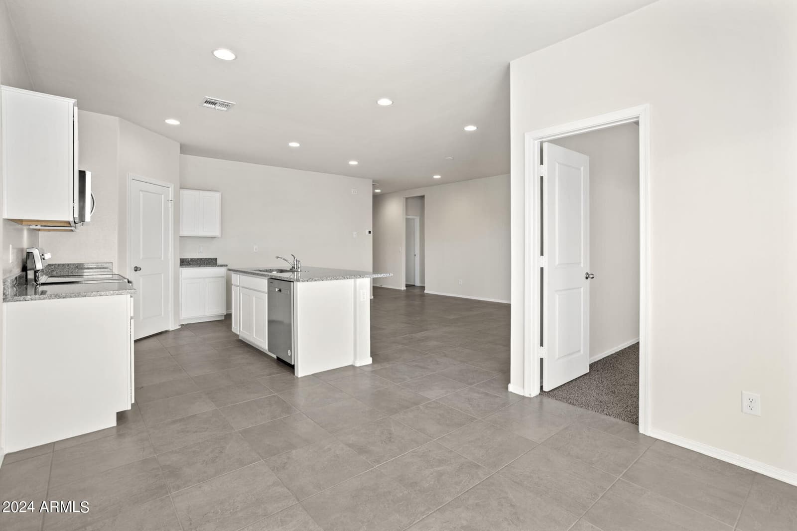 1351 W SHANNONS Way, Coolidge, AZ 85128 — photo 8 of 33