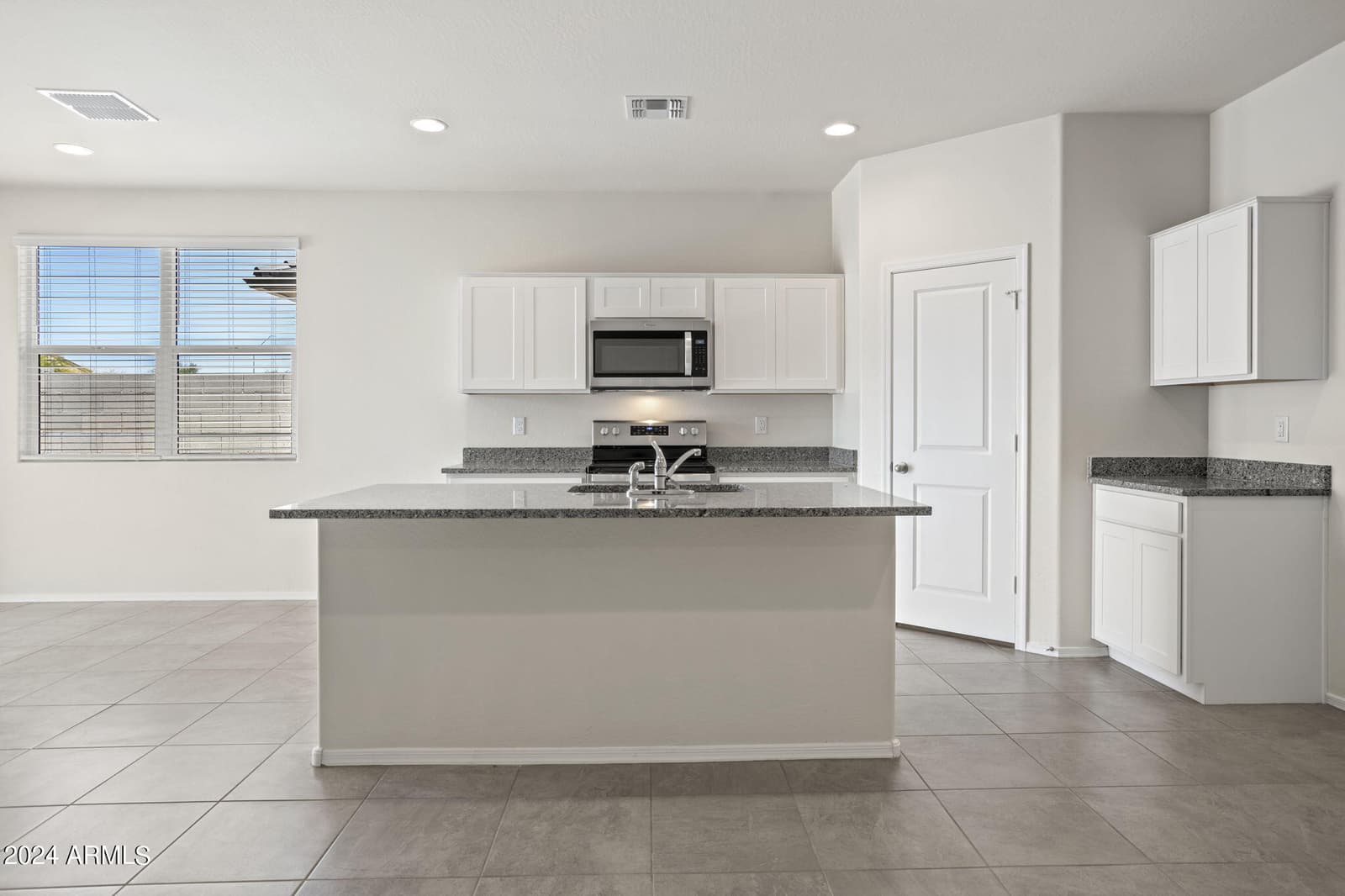 1351 W SHANNONS Way, Coolidge, AZ 85128 — photo 10 of 33