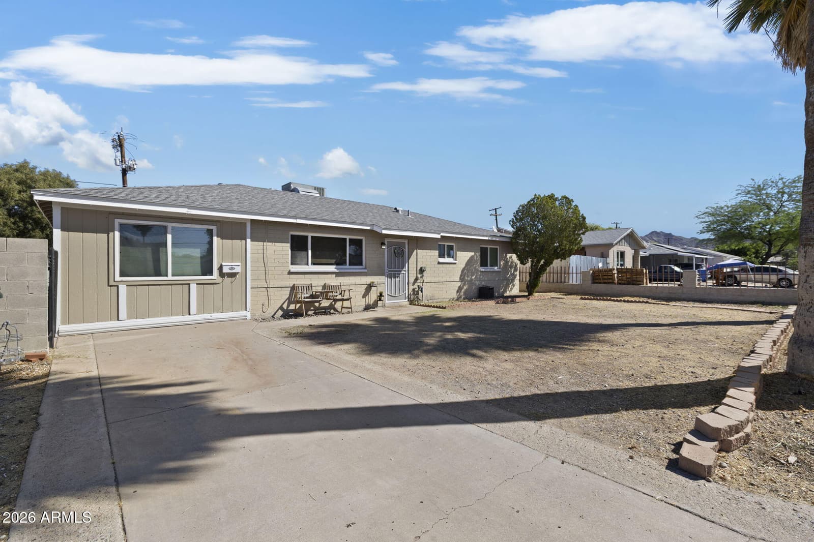 418 E ORCHID Lane, Phoenix, AZ 85020 — photo 4 of 33