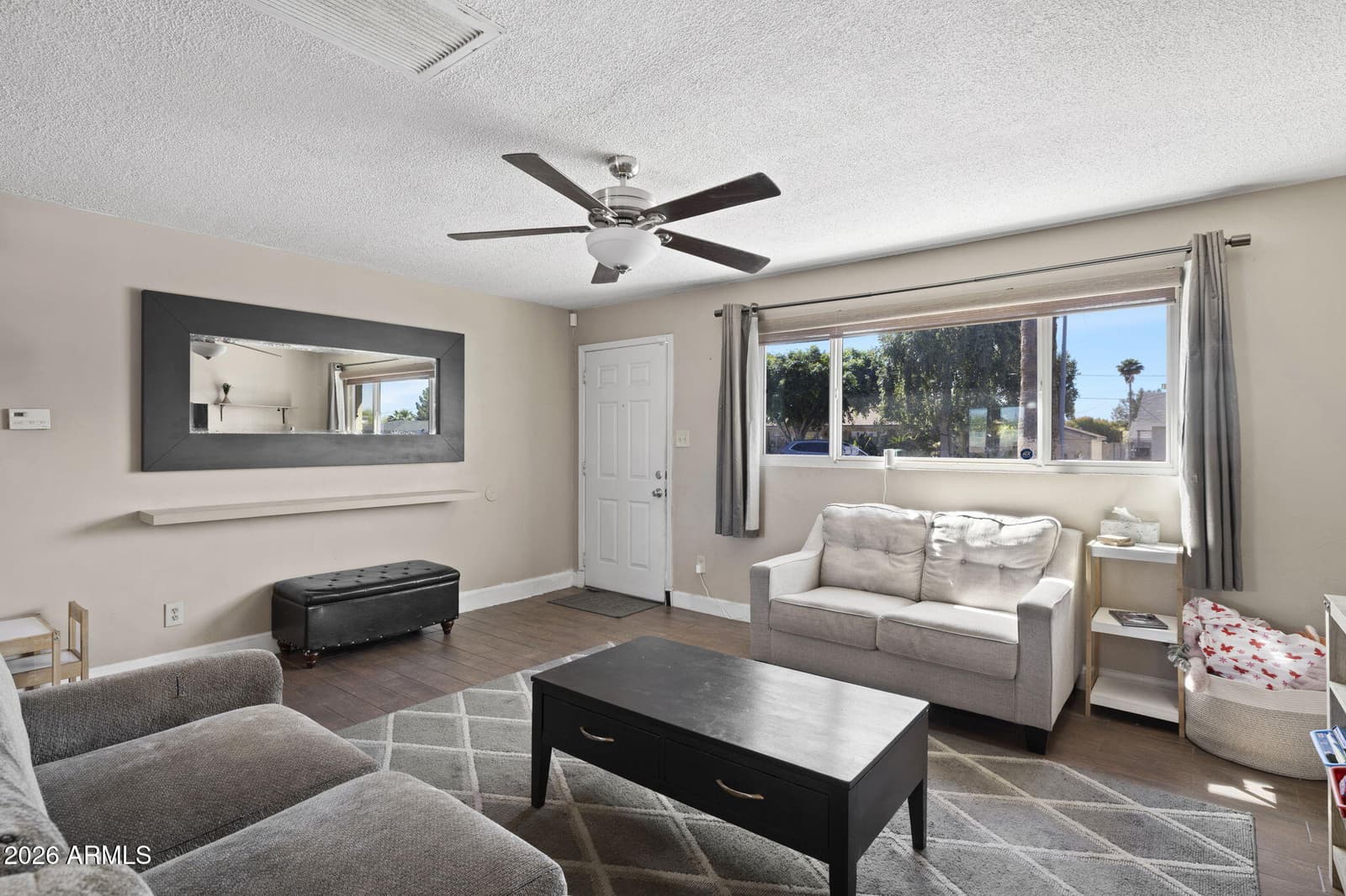 418 E ORCHID Lane, Phoenix, AZ 85020 — photo 8 of 33