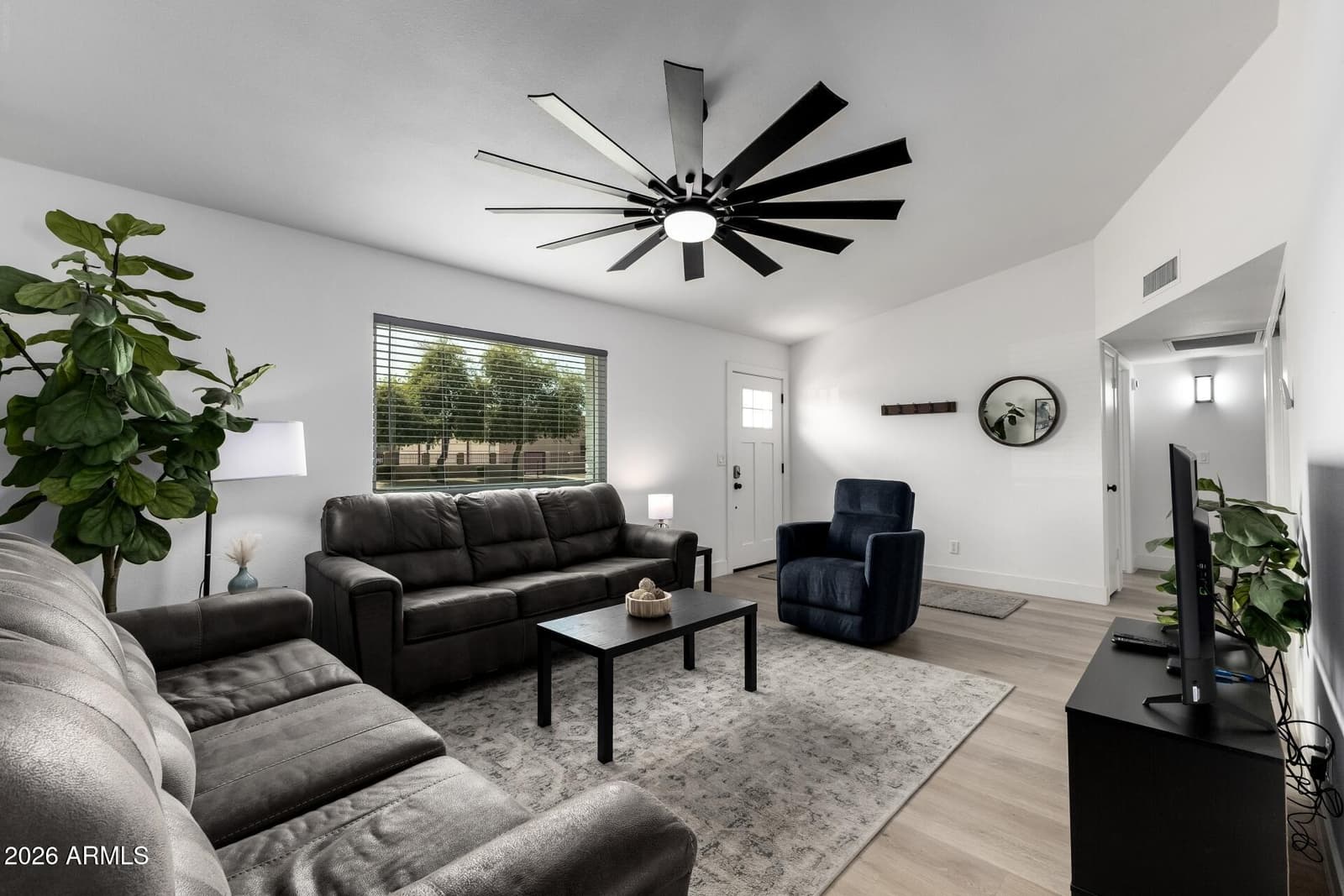 6620 W CHOLLA Street, Glendale, AZ 85304 — photo 4 of 27