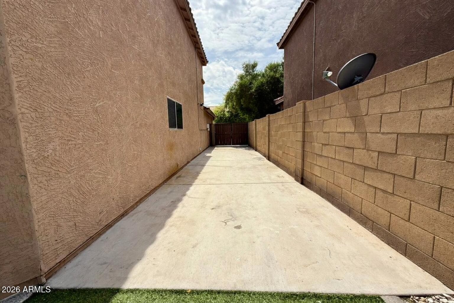 2812 W SUNSHINE BUTTE Drive, San Tan Valley, AZ 85144 — photo 33 of 40