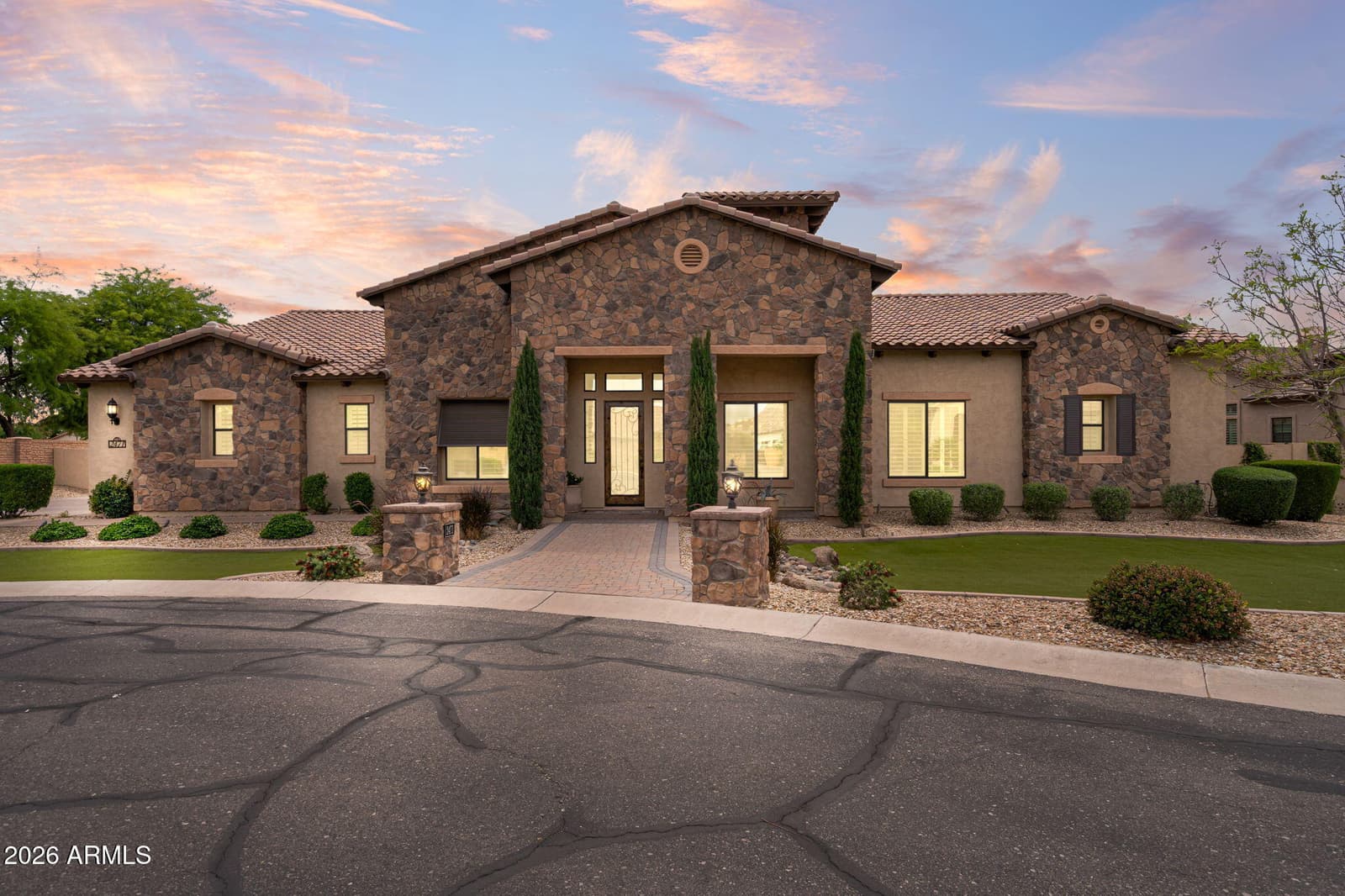 2471 E ROBIN Court, Gilbert, AZ 85296 — photo 1 of 47