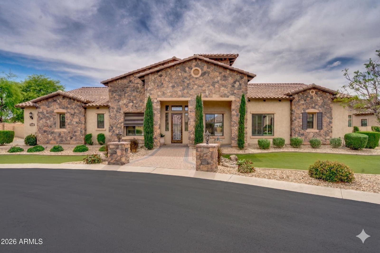 2471 E ROBIN Court, Gilbert, AZ 85296 — photo 2 of 47