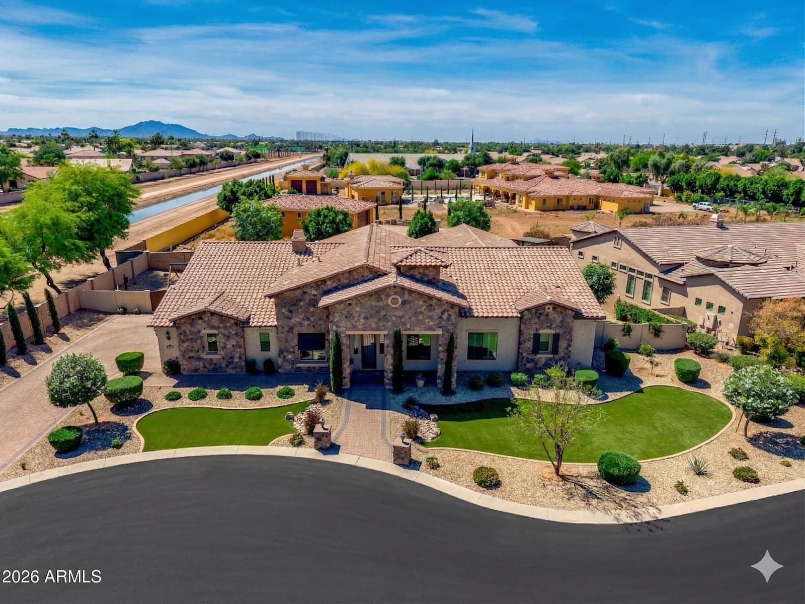 2471 E ROBIN Court, Gilbert, AZ 85296 — photo 3 of 47