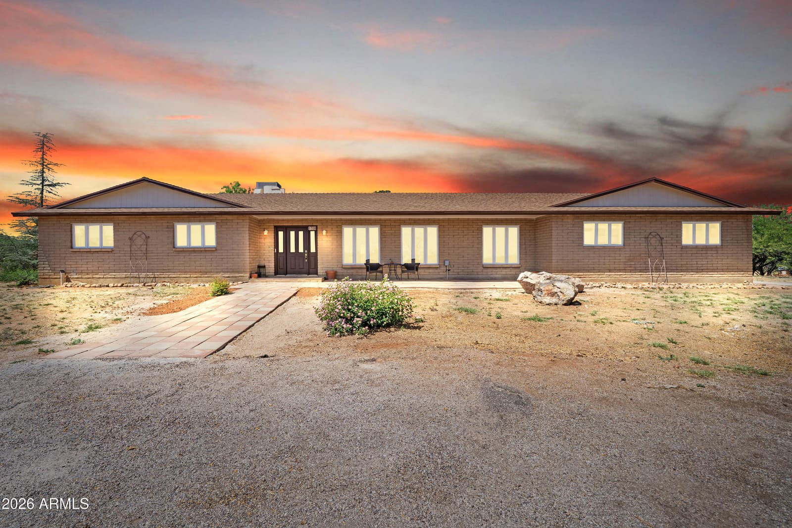 1708 S Camino Rancho, Sierra Vista, AZ 85635 — photo 1 of 60