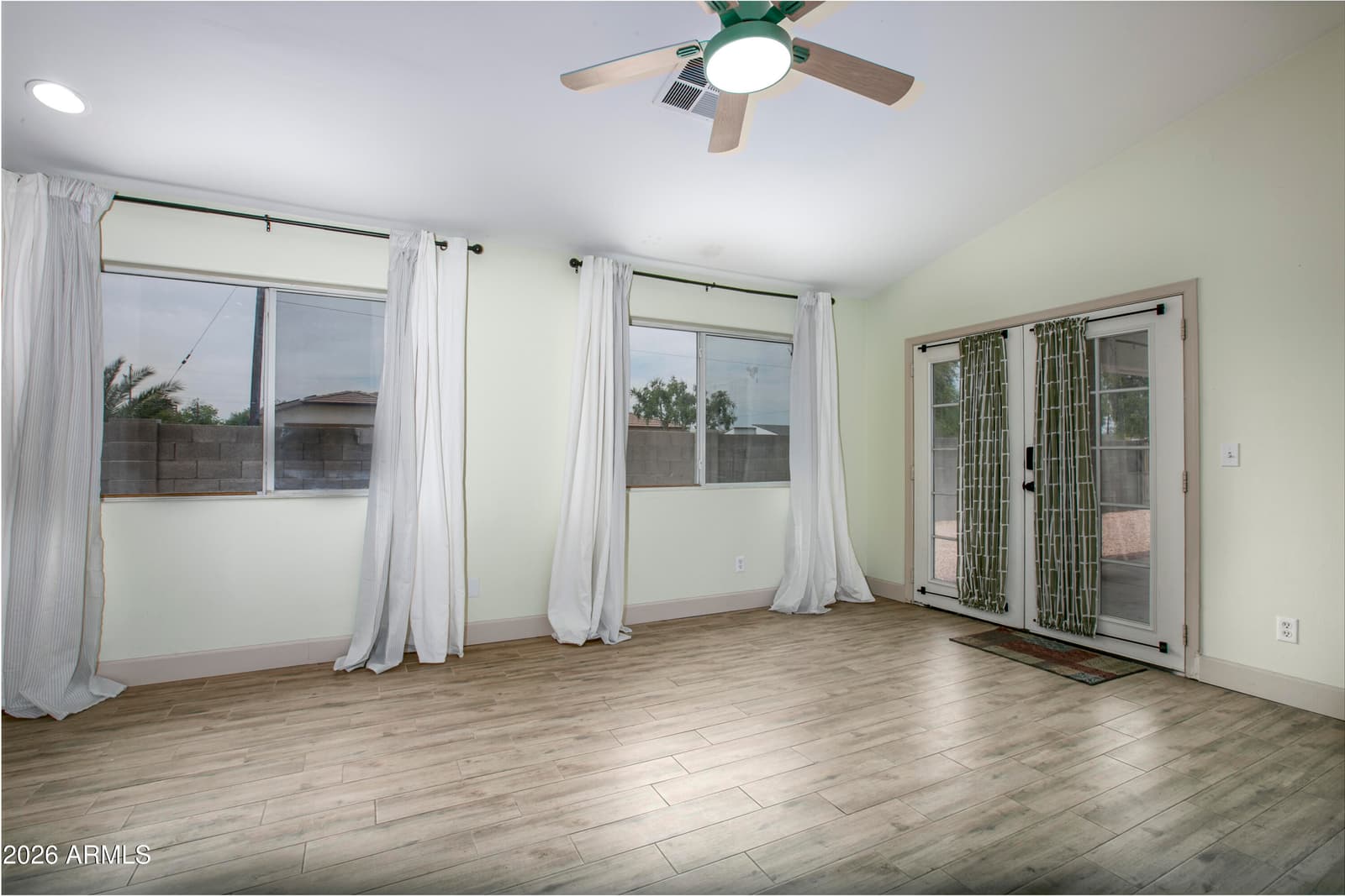 1502 E WHITTON Avenue, Phoenix, AZ 85014 — photo 4 of 23