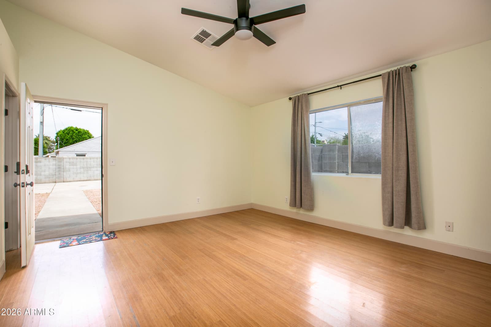 1502 E WHITTON Avenue, Phoenix, AZ 85014 — photo 13 of 23