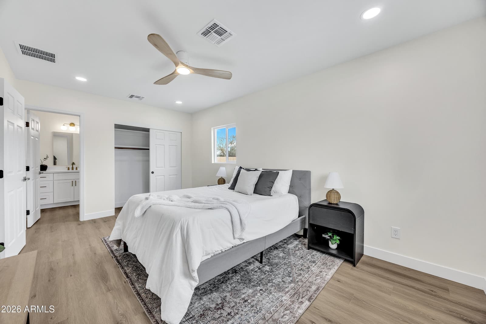 4246 N 10TH Place, Phoenix, AZ 85014 — photo 5 of 23