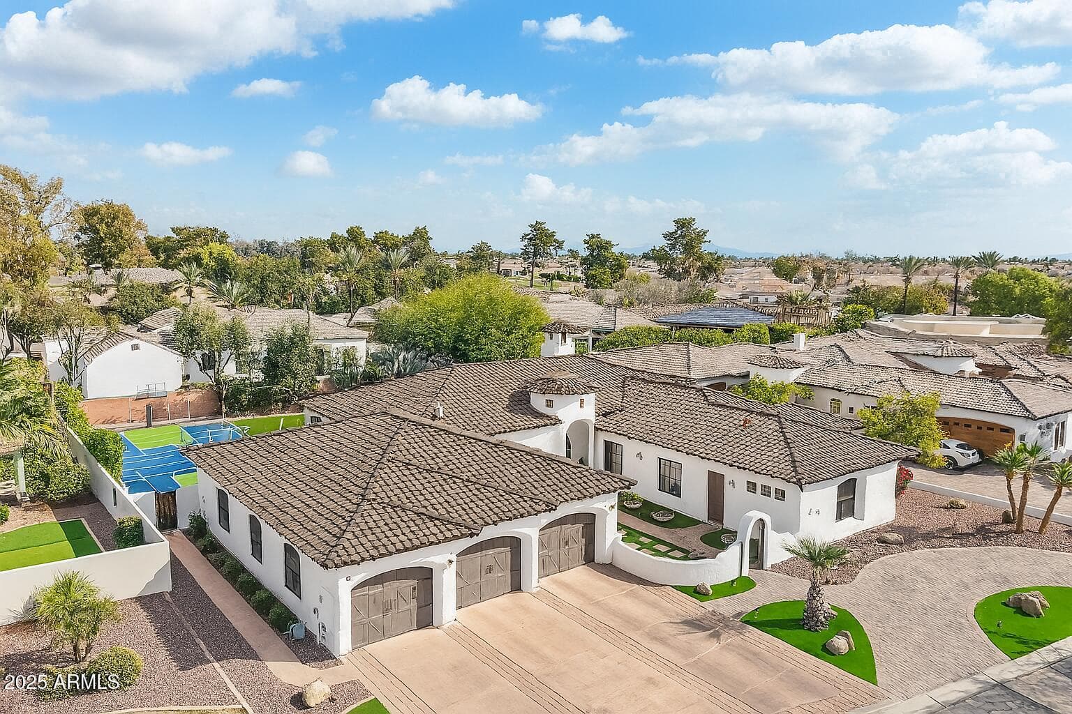 351 N Cloverfield Circle, Litchfield Park, AZ 85340 — photo 2 of 41
