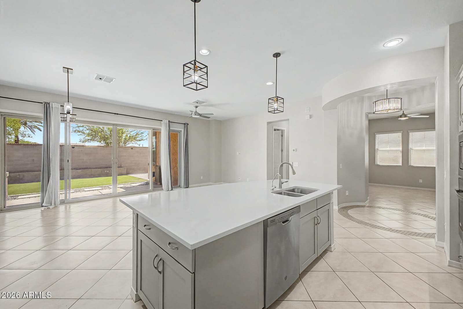 927 S SOHO Lane, Chandler, AZ 85225 — photo 10 of 47