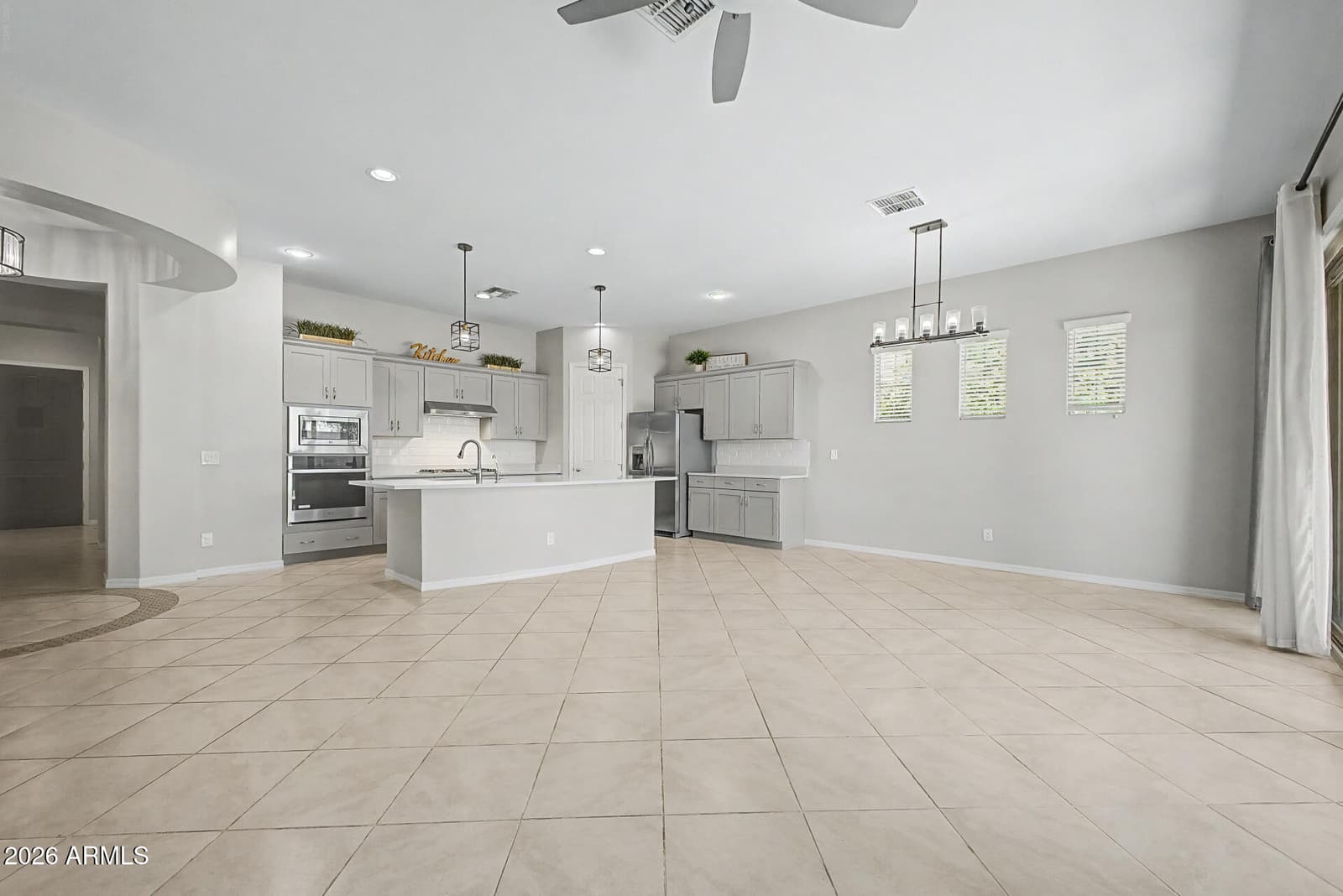 927 S SOHO Lane, Chandler, AZ 85225 — photo 5 of 47