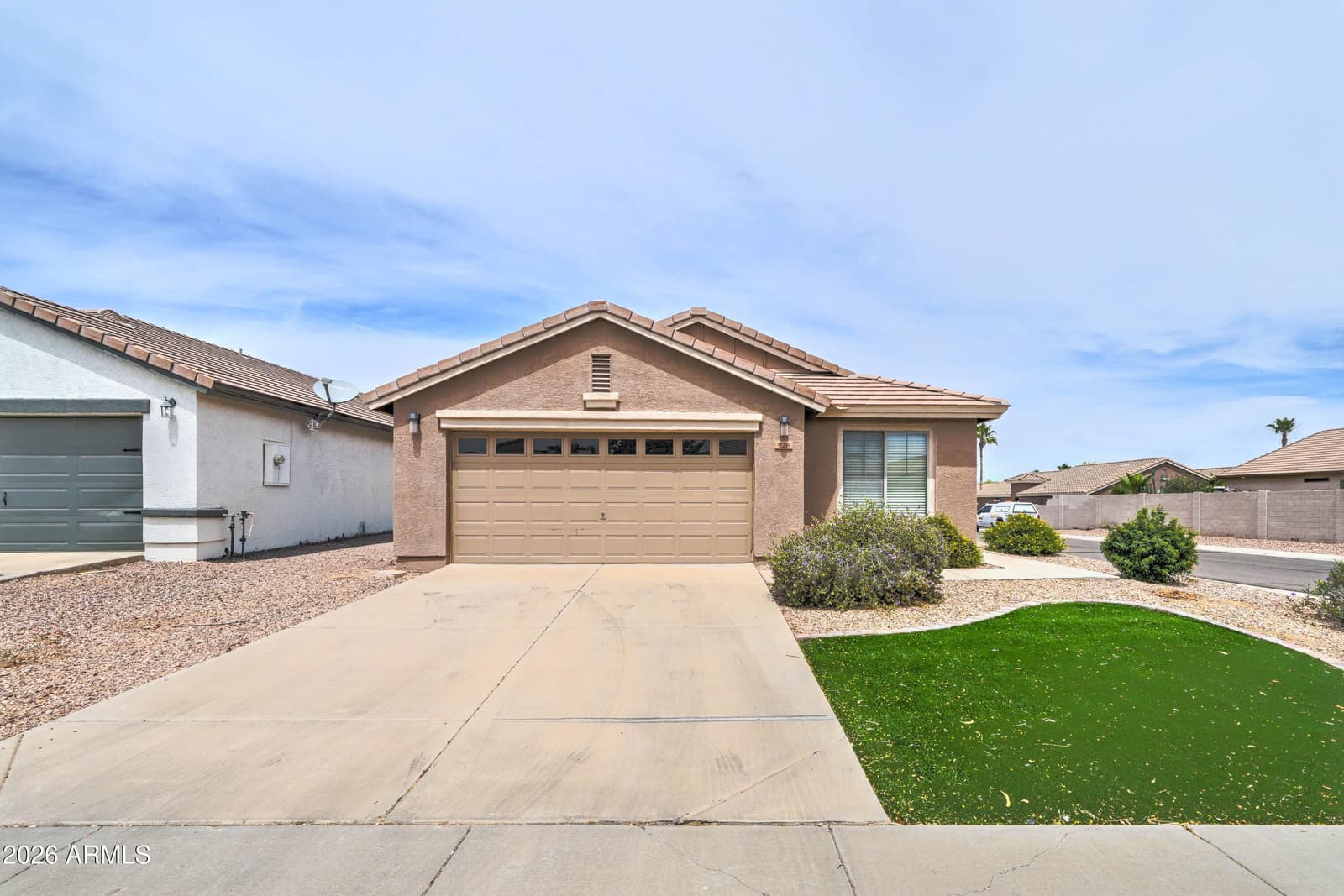 928 W DESERT HILLS Drive, San Tan Valley, AZ 85143 — photo 2 of 31