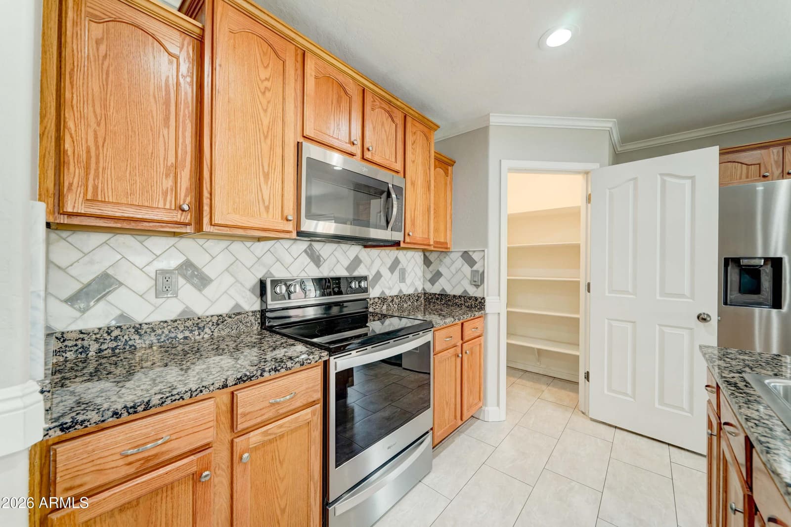 928 W DESERT HILLS Drive, San Tan Valley, AZ 85143 — photo 13 of 31