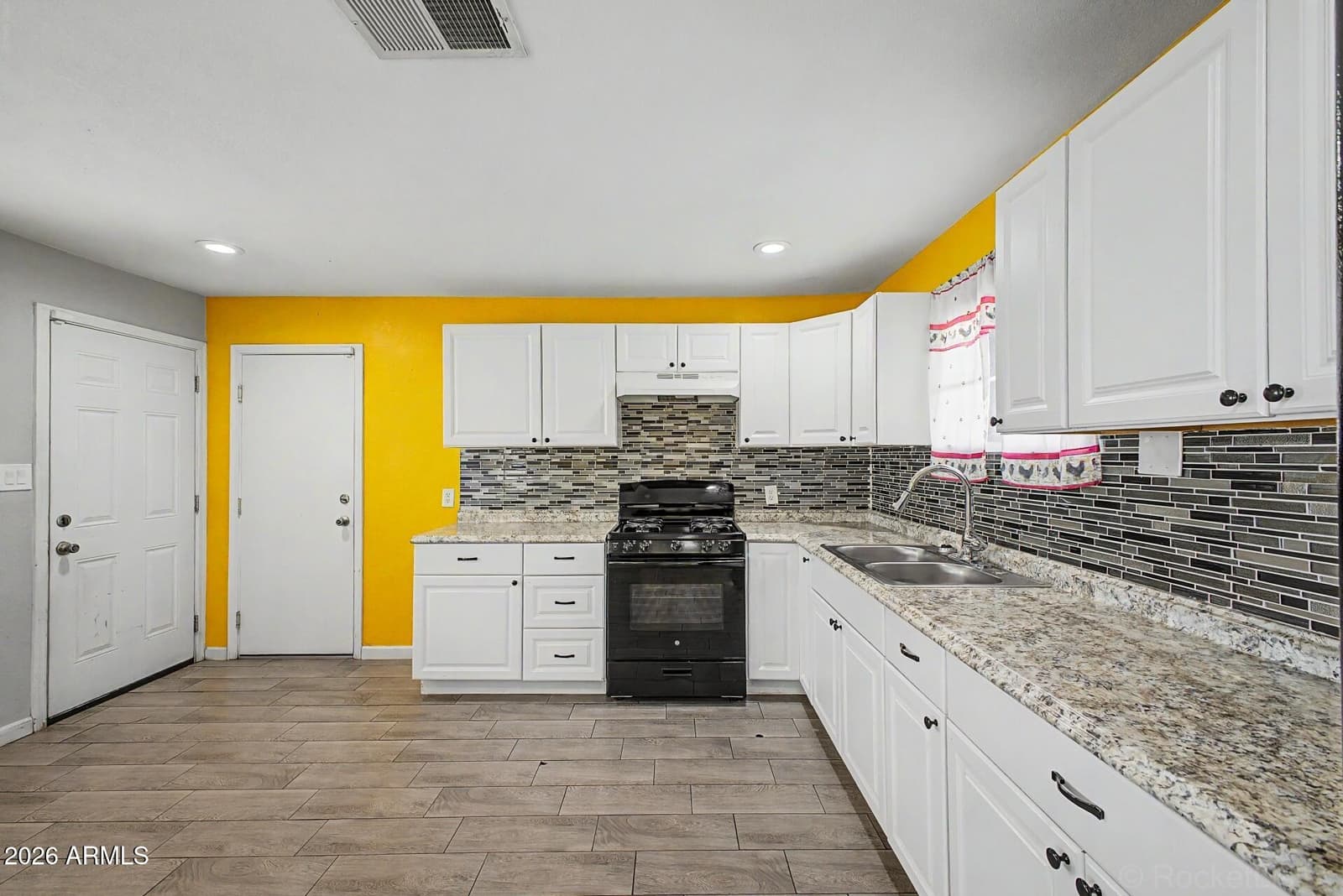4738 W Fairmount Avenue, Phoenix, AZ 85031 — photo 9 of 26