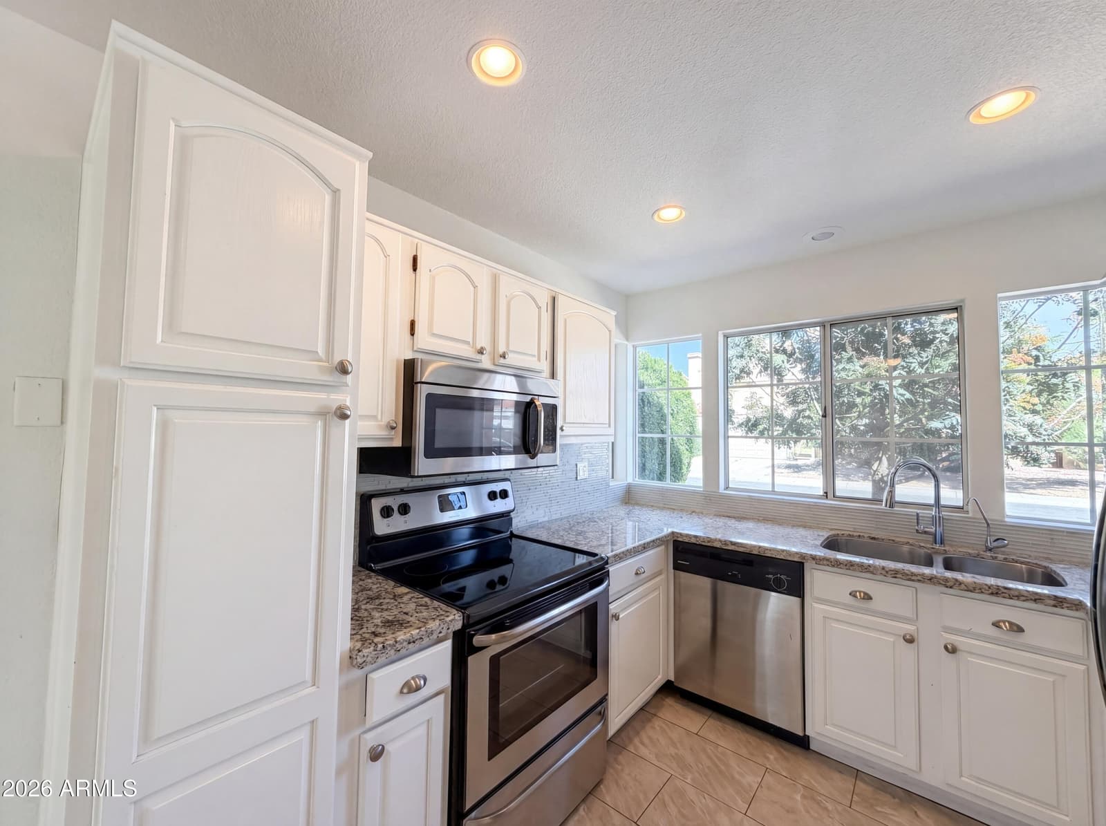 1114 S TIAGO Drive, Gilbert, AZ 85233 — photo 8 of 20