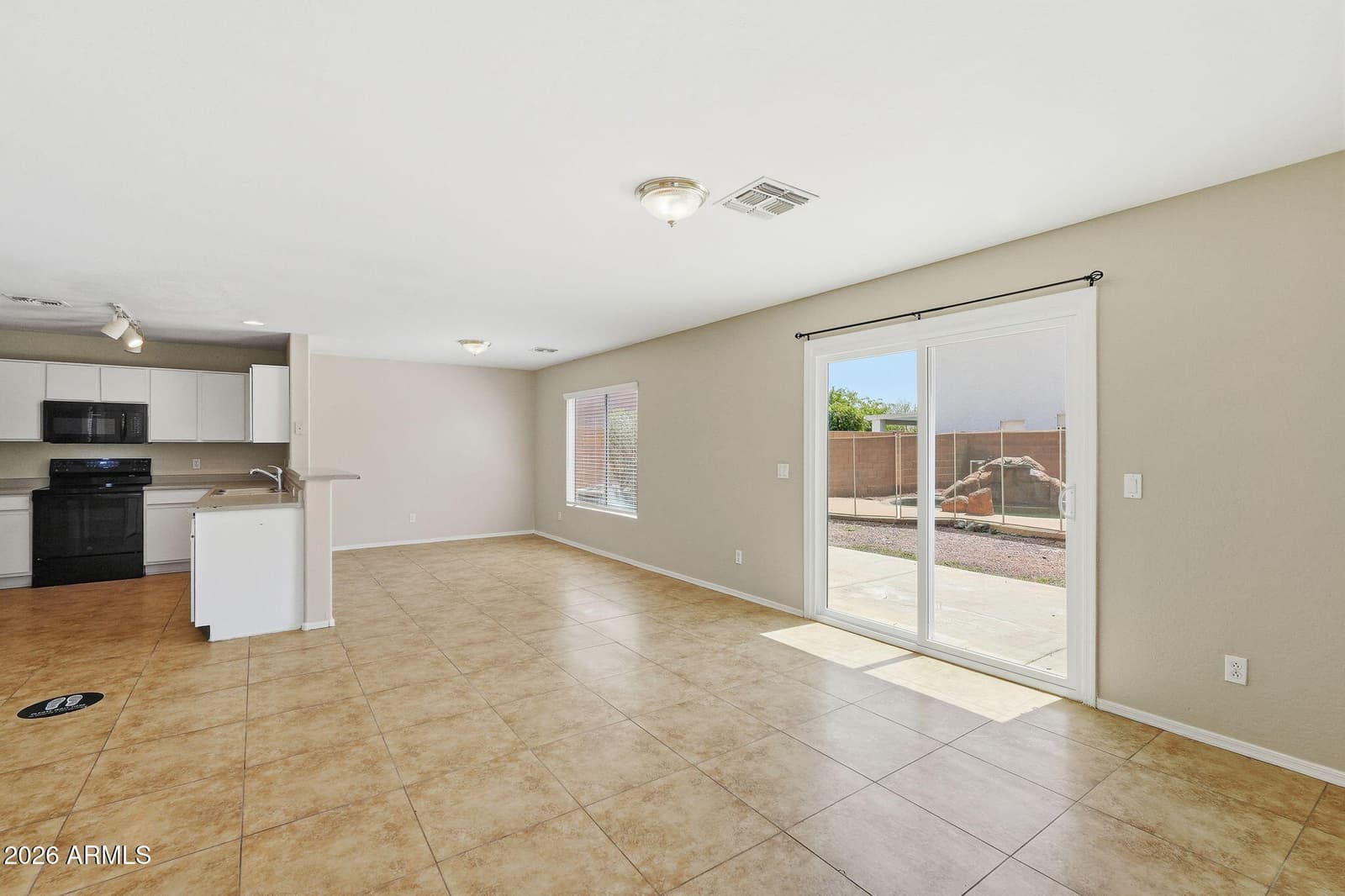 11239 W ROMA Avenue, Phoenix, AZ 85037 — photo 7 of 36